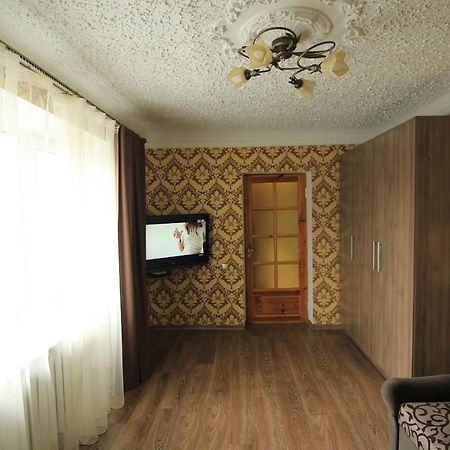 Сімейні Затишні Апартаменти В Самому Центрі Рівного روفنو المظهر الخارجي الصورة